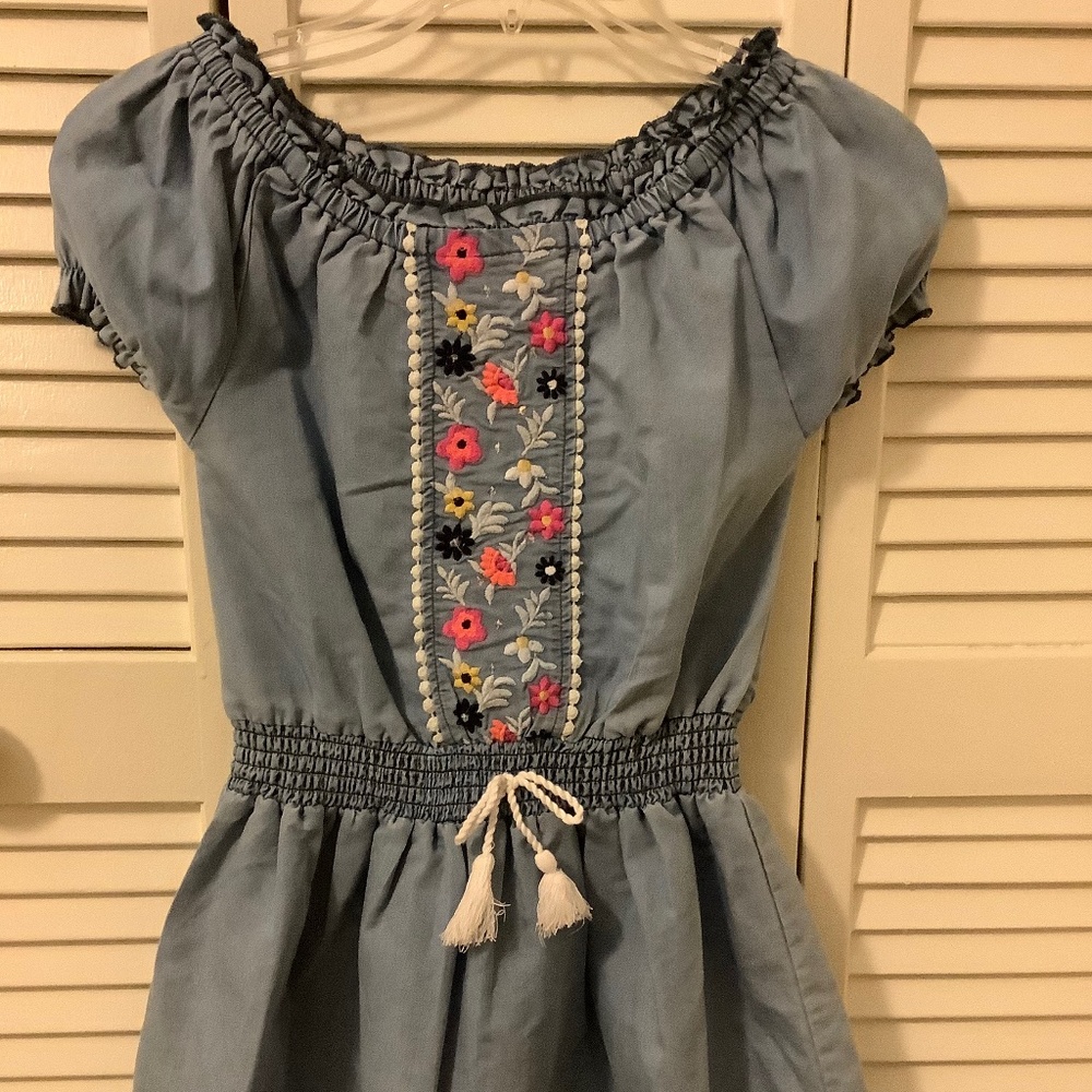 Lightweight jean dress w/embroidered flowers